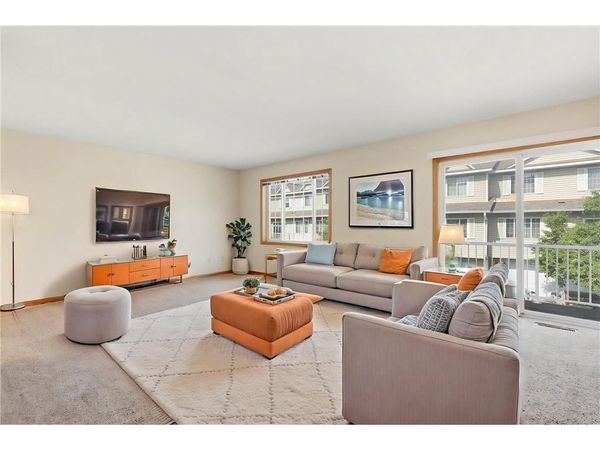 1587 County Road D, Saint Paul, MN 55109