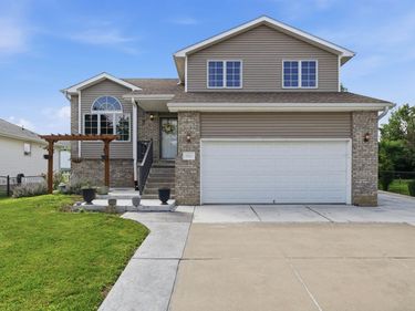 8951 Prairie Village Drive, Lincoln, NE 68507