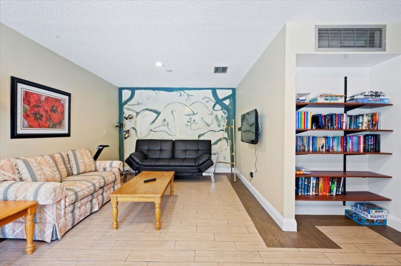 325 Pennington Court, Royal Palm Beach, FL 33411 Photo