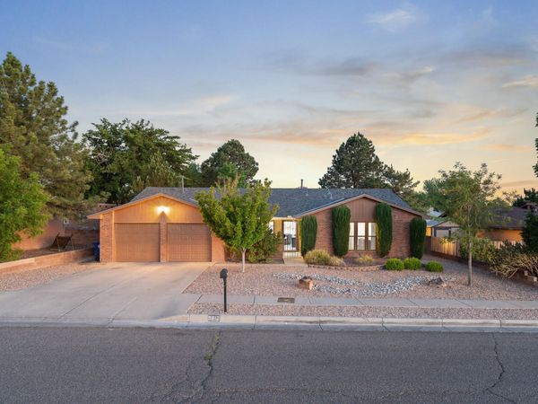 9812 Academy Hills Drive NE, Albuquerque, NM 87111