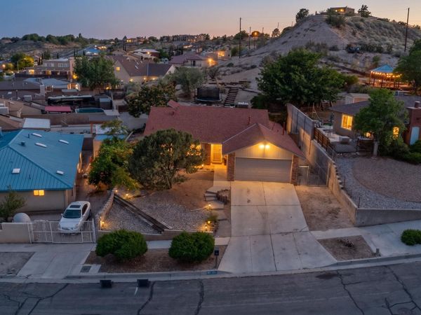 5104 La Subida Street NW, Albuquerque, NM 87105
