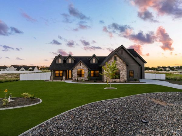15300 Rhodes Ct, Caldwell, ID 83607