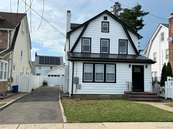 109 Leverich Street , Hempstead, NY 11550