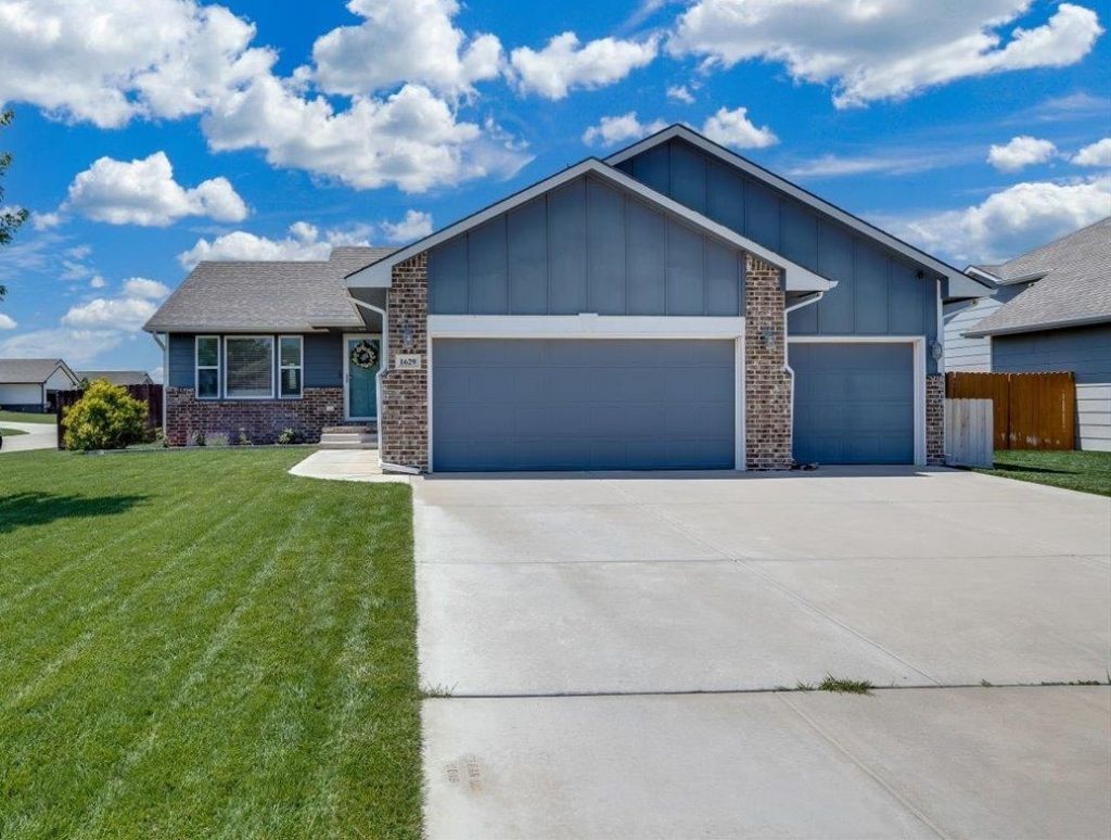 1629 N Thoroughbred St., Wichita, KS 67235 Main Photo