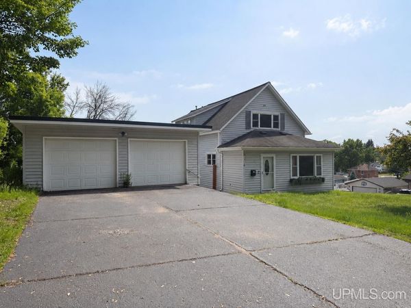 915 W Brown Street, Iron Mountain, MI 49801