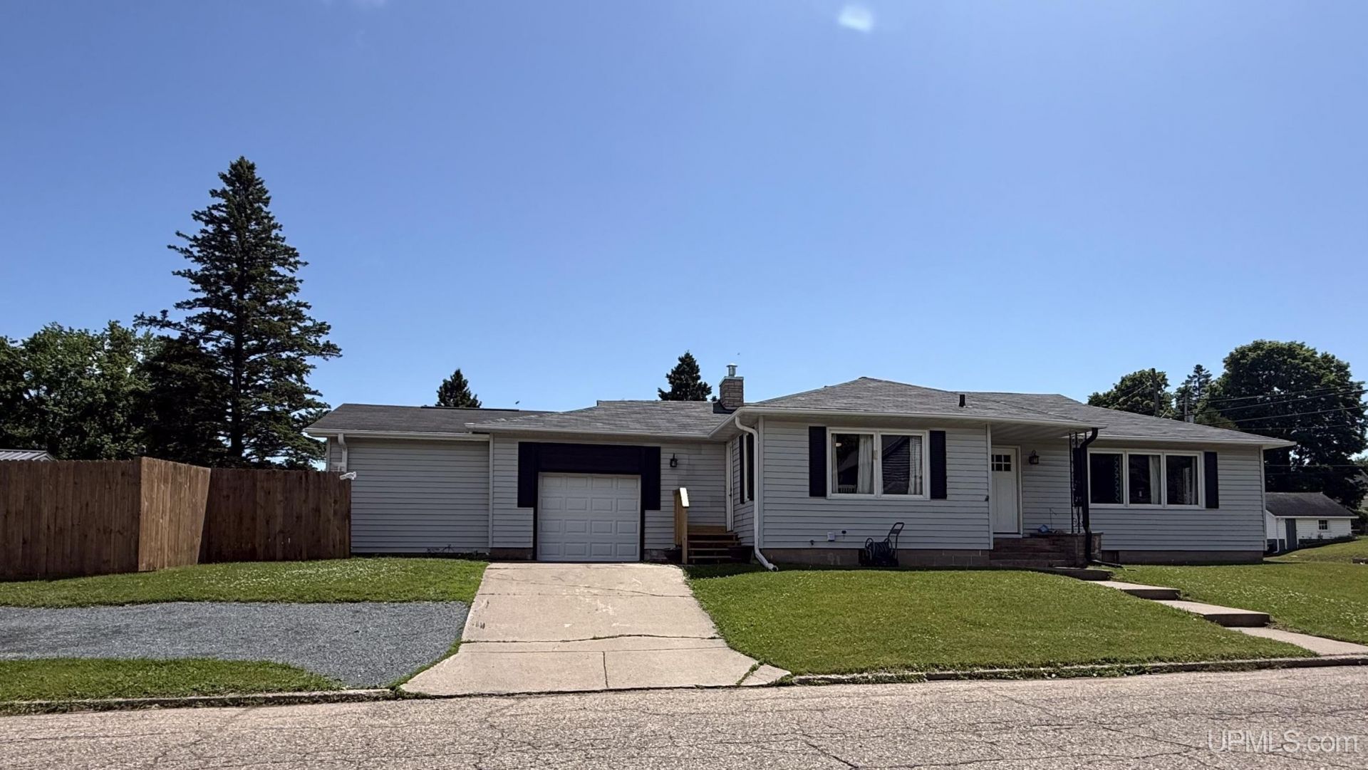 519 Houghteling Street, Iron Mountain, MI 49801 Main Photo
