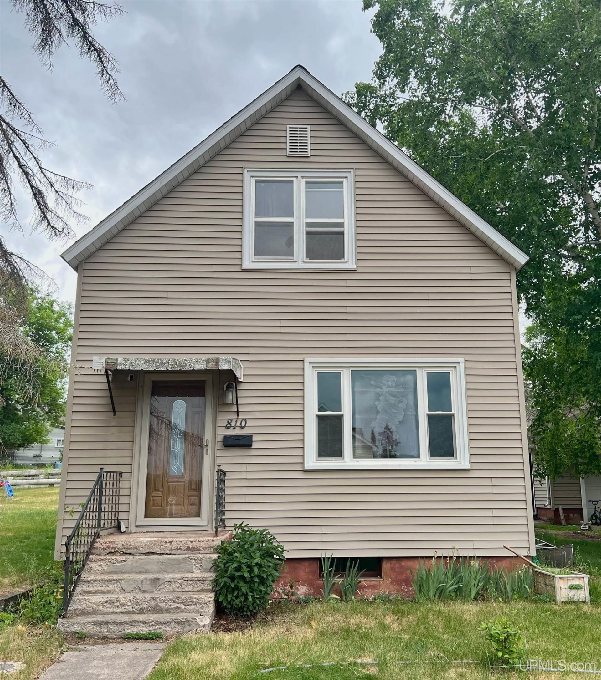 810 Section Street, Norway, MI 49870 Main Photo