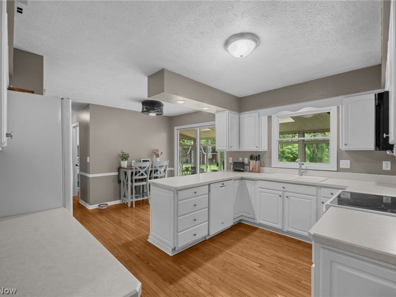 31477 Roberta Drive, Bay Village, OH 44140 Photo 12