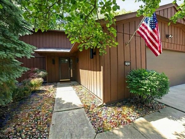 17813 Suncliff Place , Strongsville, OH 44136