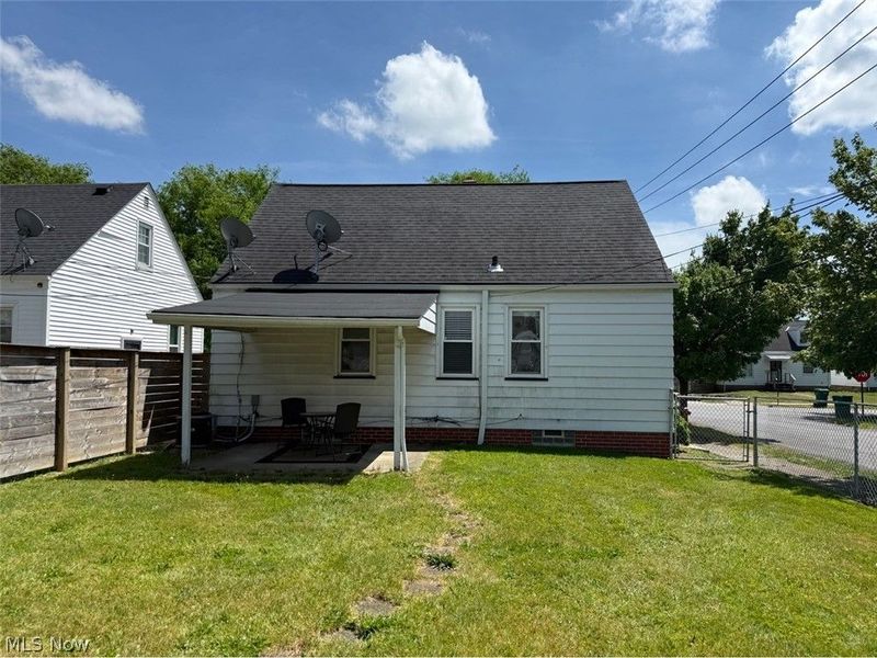 21203 Raymond Street, Maple Heights, OH 44137 Photo 2