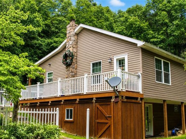 63 Pine Hill Rd , Smock, PA 15480