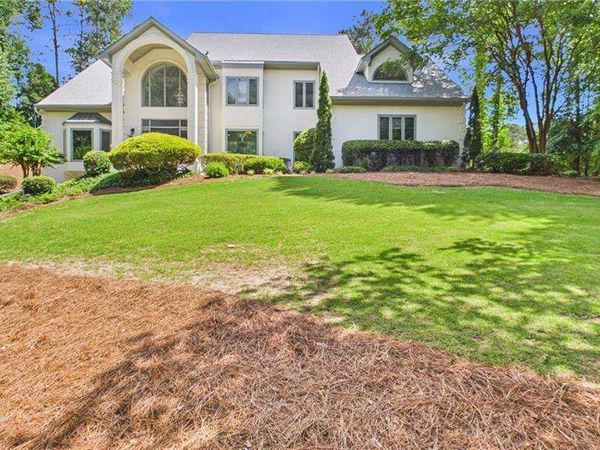 10 Quarry Lake Court, Atlanta, GA 30342