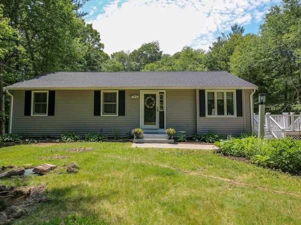 93 Franklin St, Douglas, MA 01516