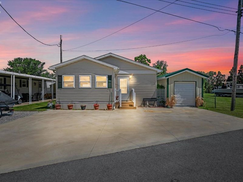 2845 W Risingsun Road, Port Clinton, OH 43452 Photo 2