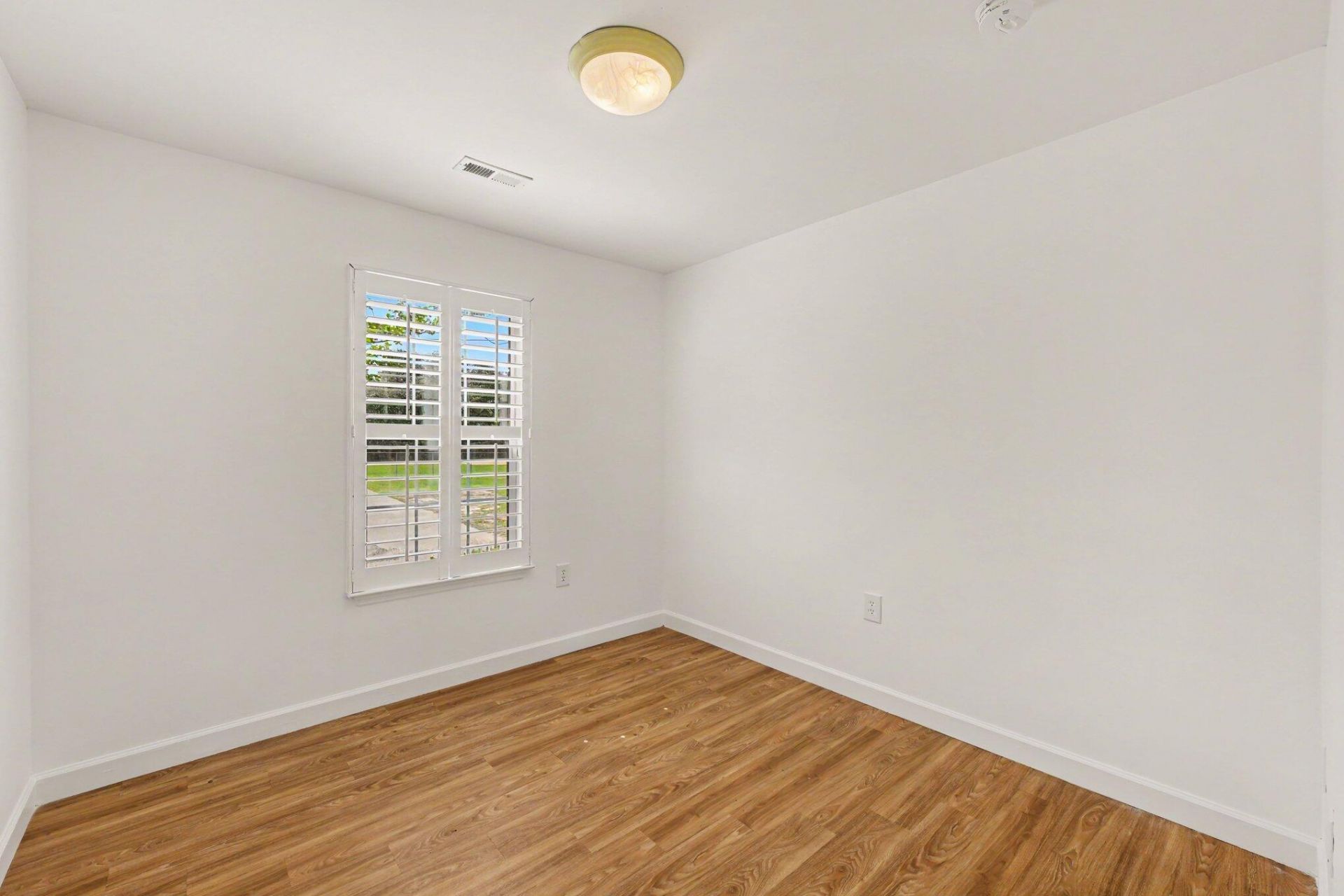 1006 Fiall Street Photo 24