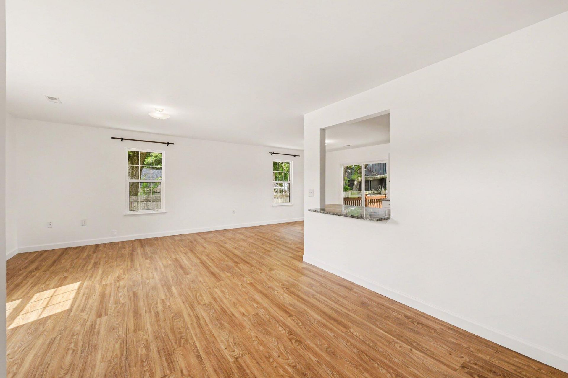 1006 Fiall Street Photo 9