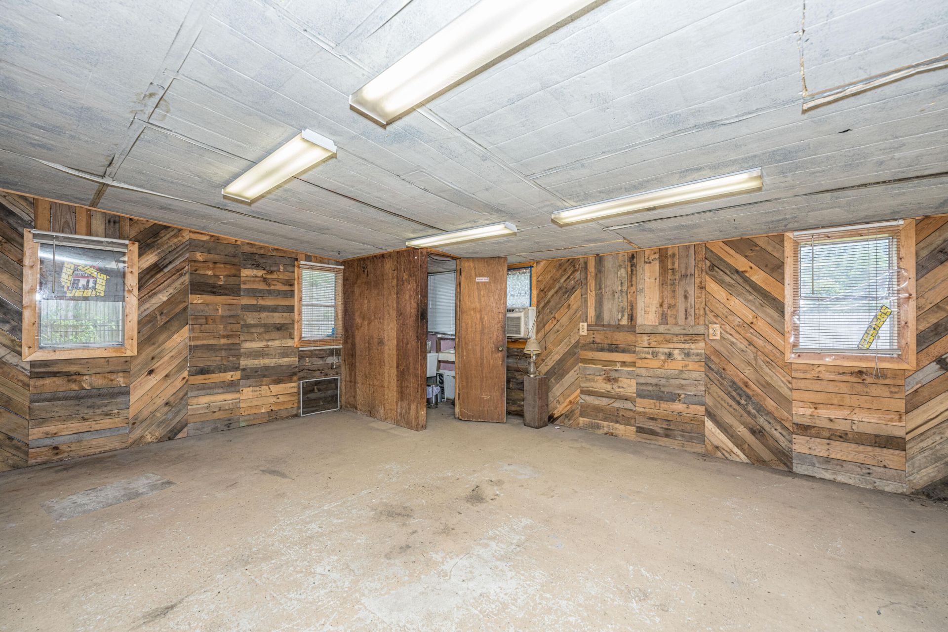 1182 Russell Drive Photo 32