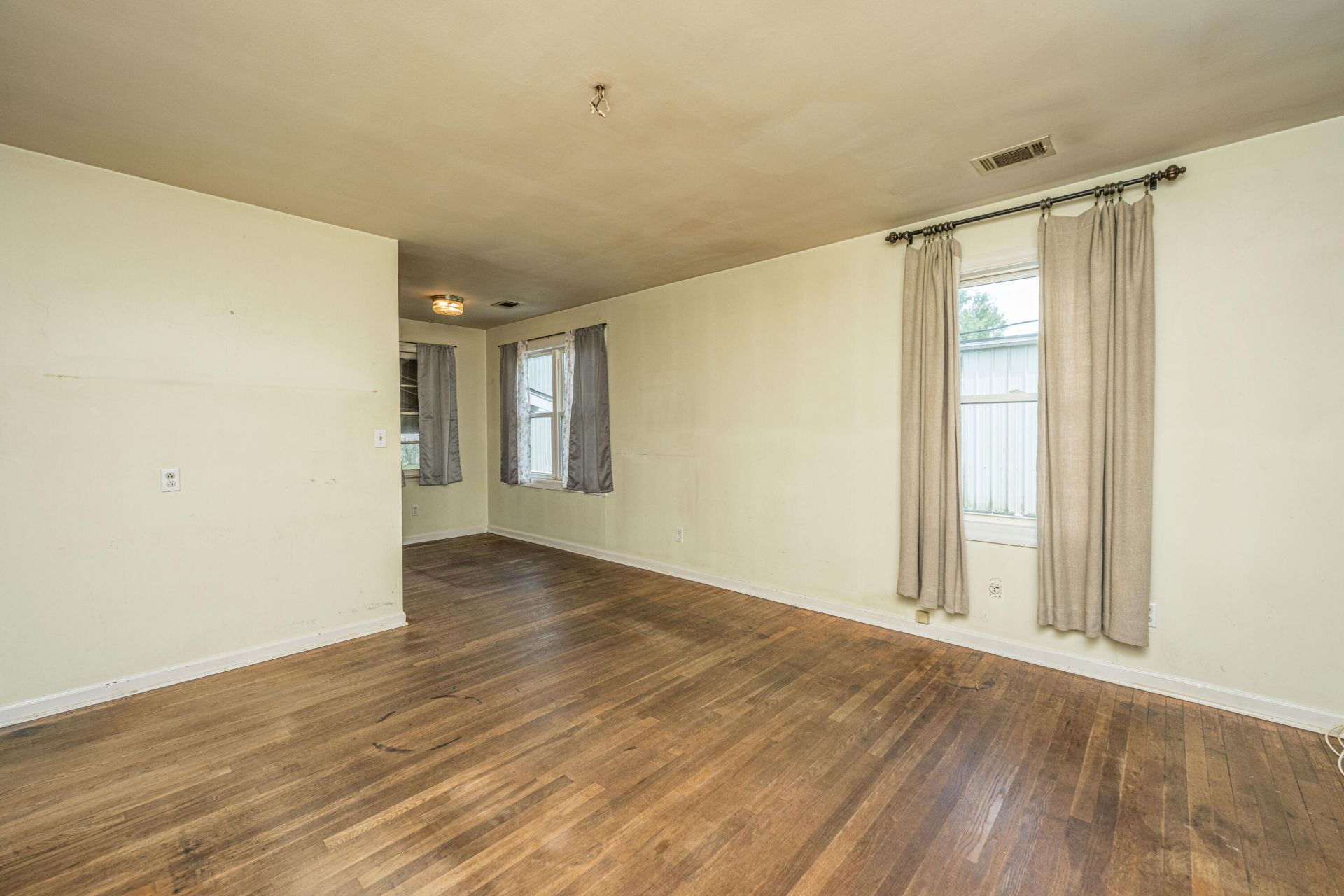 1182 Russell Drive Photo 6
