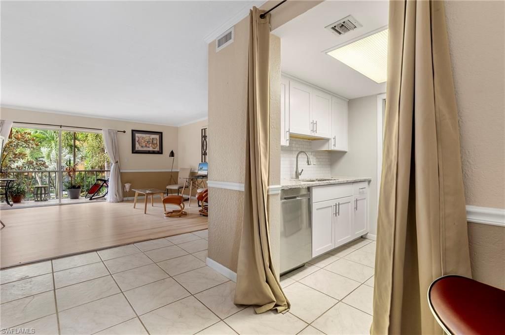 2366 E Mall Dr , Unit 213, Fort Myers, FL 33901 Photo
