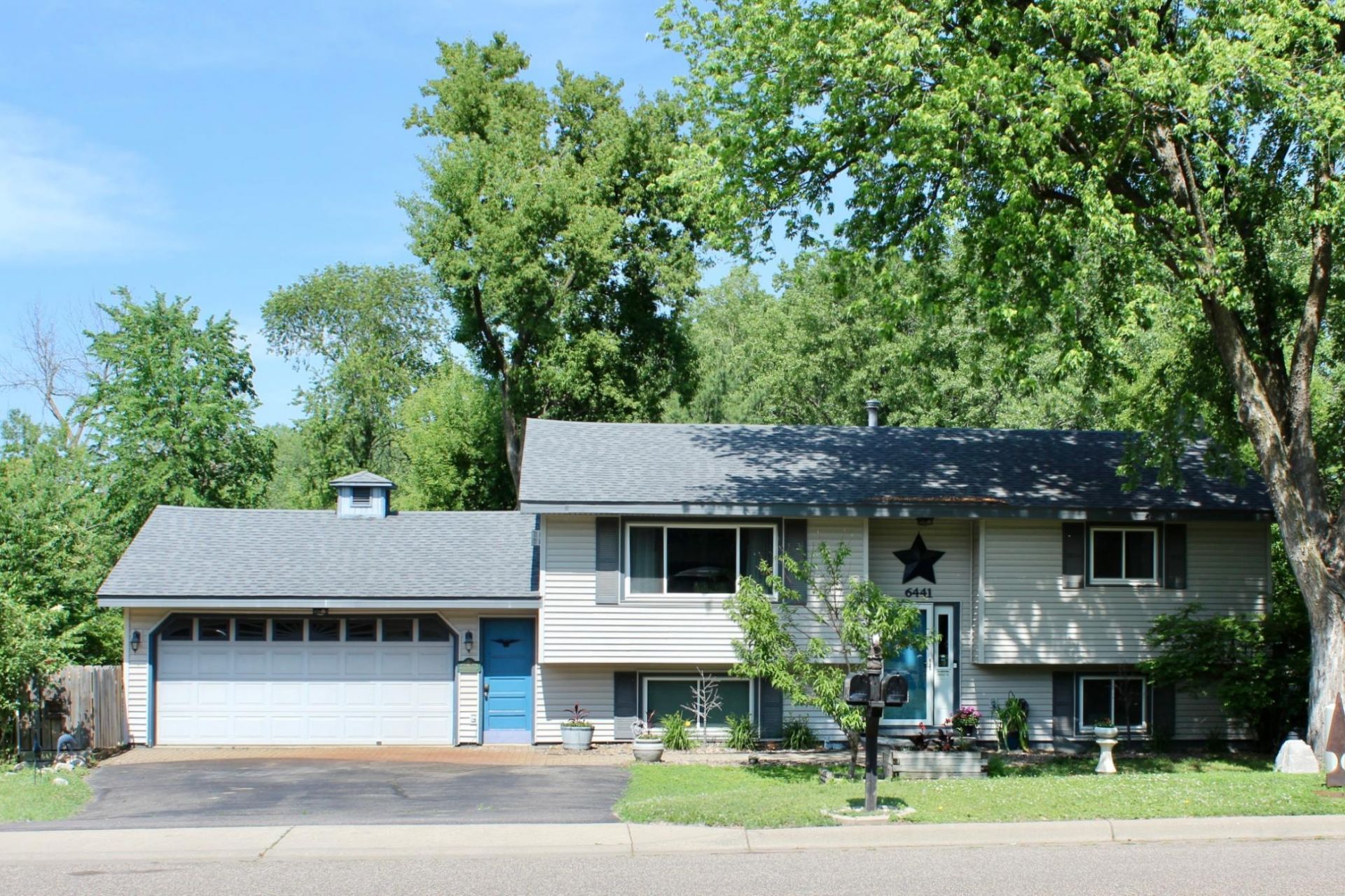 6441 Edgemont Boulevard N, Brooklyn Park, MN 55428
