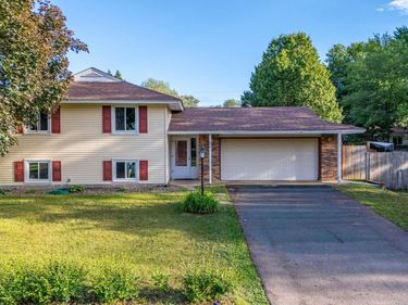 838 Jonathan Drive, Apple Valley, MN 55124