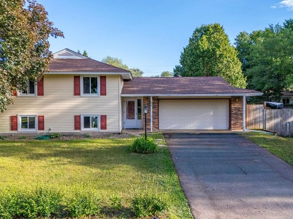 838 Jonathan Drive , Apple Valley, MN 55124