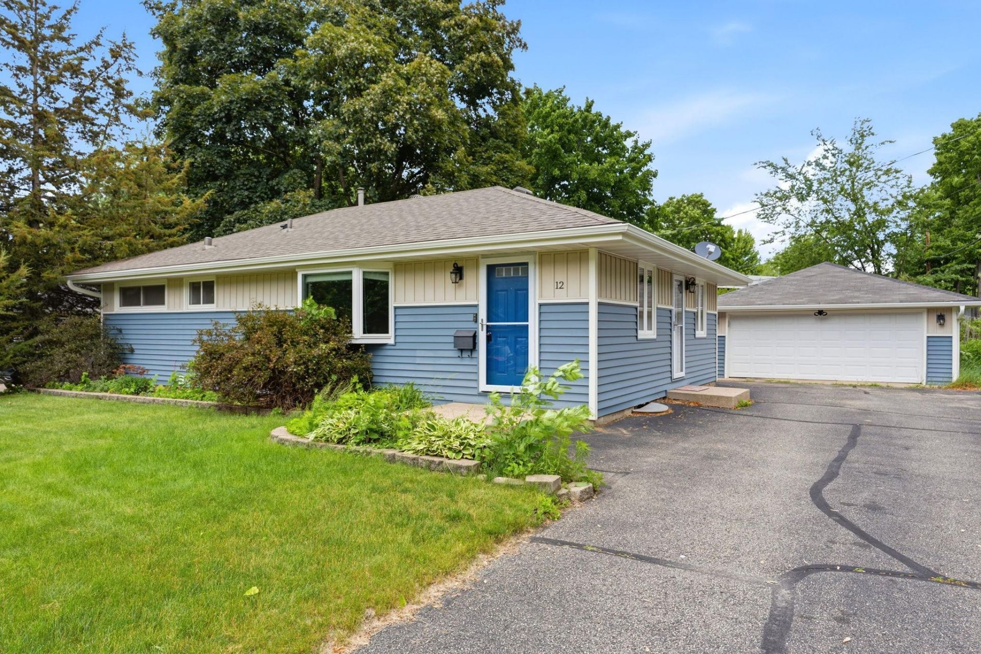 12 W 104th Street , Bloomington, MN 55420