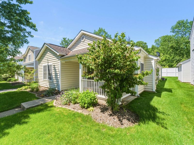 2561 Ashley Meadow Drive, Columbus, OH 43219 Photo 3