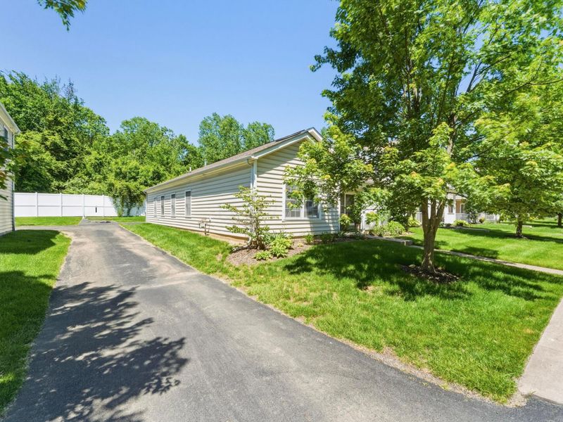 2561 Ashley Meadow Drive, Columbus, OH 43219 Photo 9