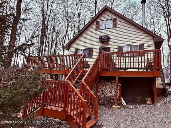 104 Hickory Circle , Greentown, PA 18426