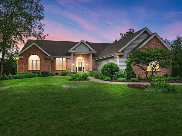219 Muirfield COURT, North Prairie, WI 53153