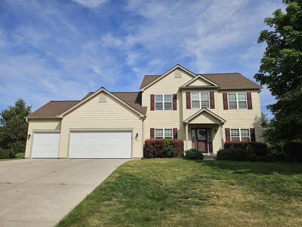 400 Cedar Bluffs COURT, Slinger, WI 53086