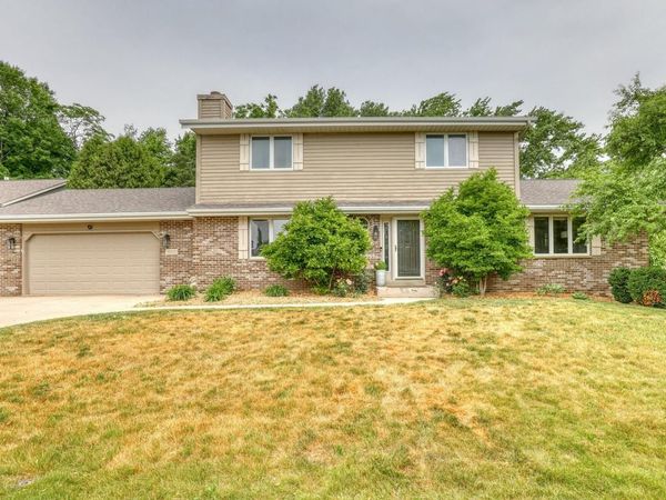 800 Schloemer DRIVE, West Bend, WI 53095