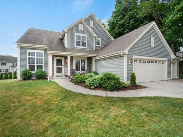 1721 Sagewood CIRCLE, West Bend, WI 53095