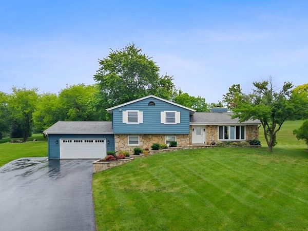 W271N4780 Greenhill COURT, Pewaukee, WI 53072