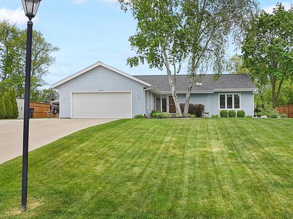 N24W22526 Beechwood LANE, Waukesha, WI 53186