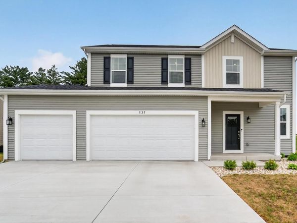 535 Arbor Ridge DRIVE, Delavan, WI 53115
