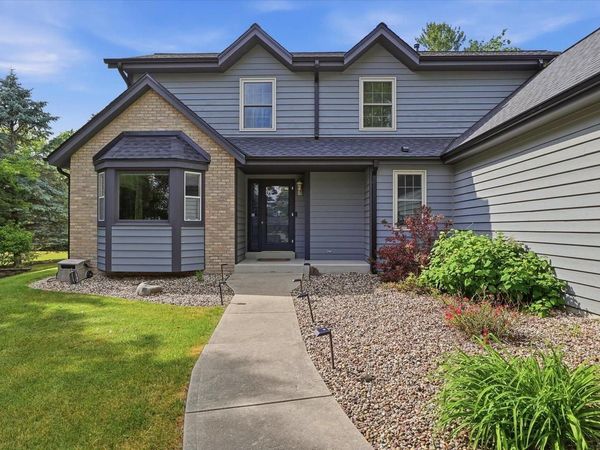 W280N8123 Black Diamond COURT, Hartland, WI 53029