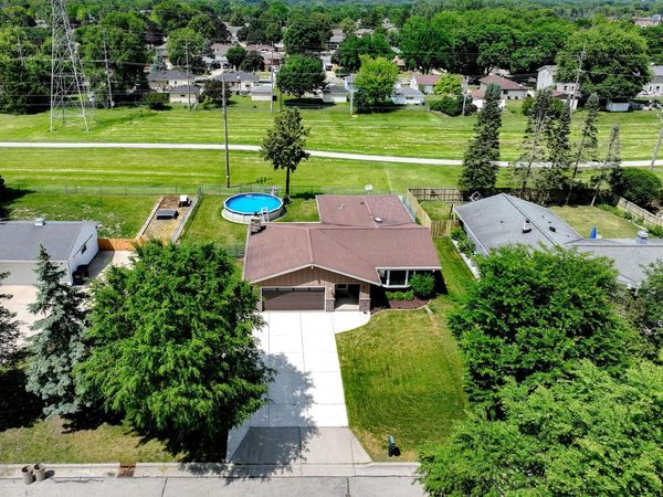 7880 W Plainfield AVENUE, Greenfield, WI 53220
