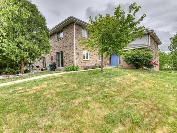 1360 Meadowcreek DRIVE, Unit F, Pewaukee, WI 53072