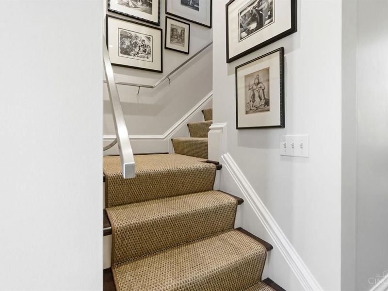 548 Liberty Hill, Cincinnati, OH 45202 Photo 32