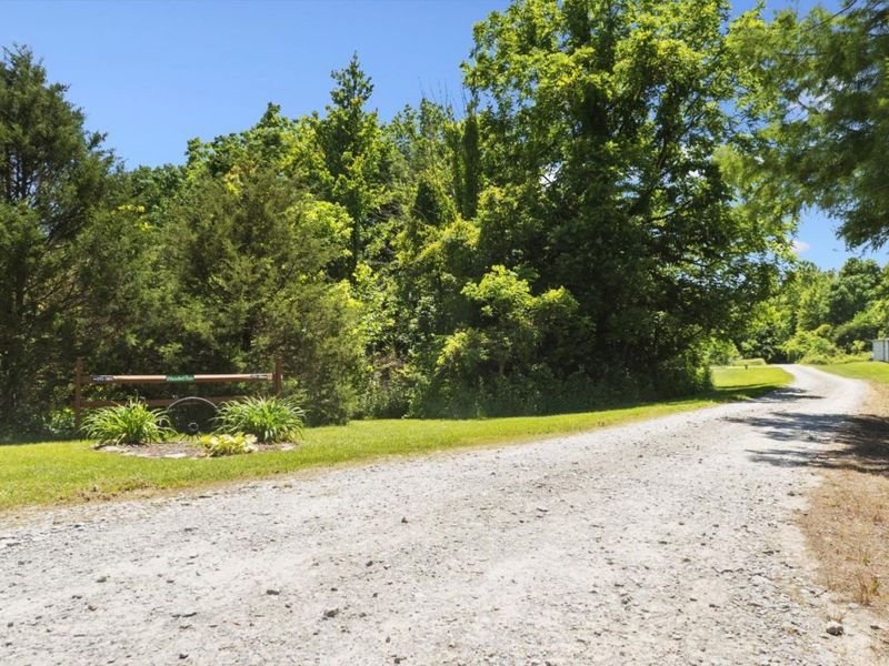 370 Wooded Run Road, Franklin Township, OH 45120 Photo 2
