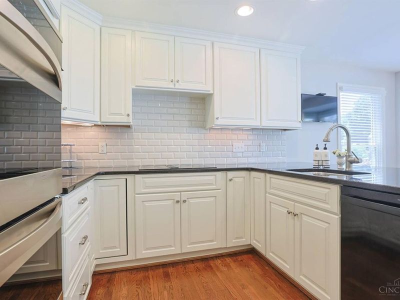 9832 Village View Court, Blue Ash, OH 45241 Photo 13