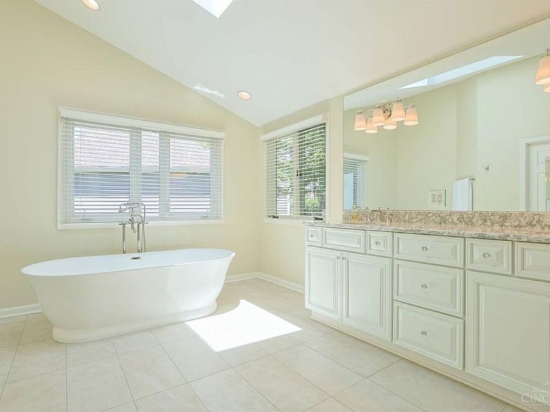 9832 Village View Court, Blue Ash, OH 45241 Photo 22