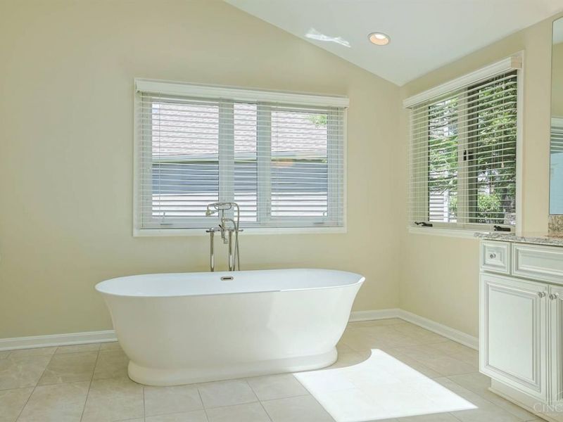 9832 Village View Court, Blue Ash, OH 45241 Photo 24