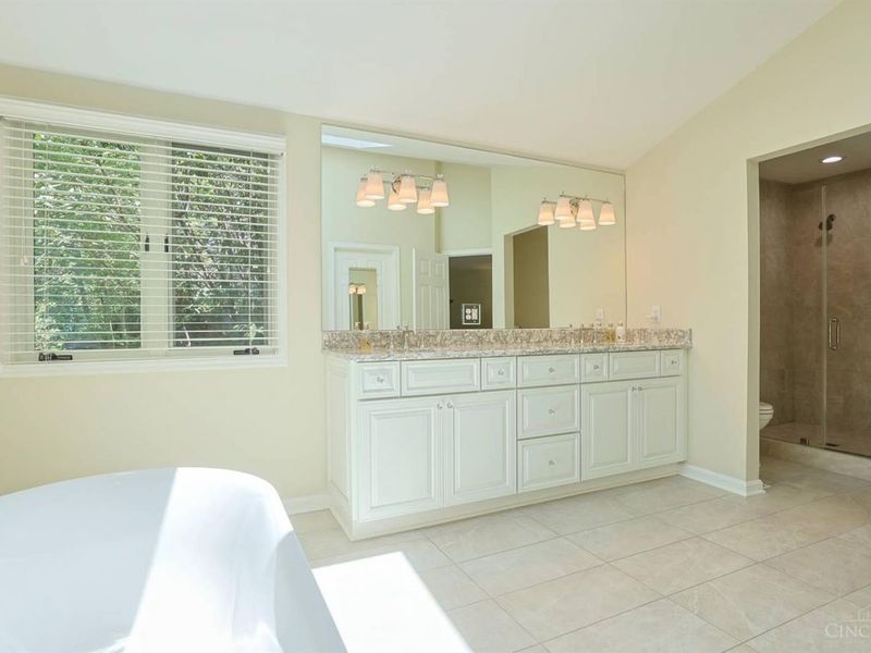 9832 Village View Court, Blue Ash, OH 45241 Photo 25