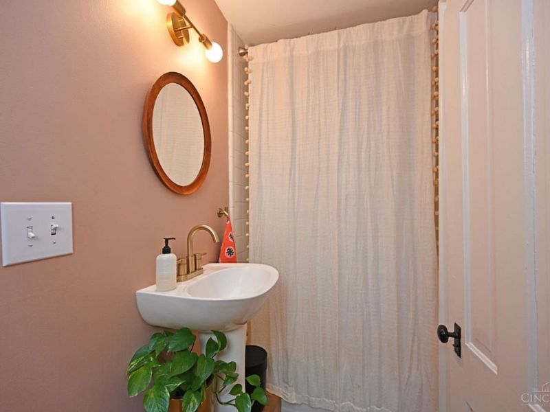 322 E 14th Street, Cincinnati, OH 45202 Photo 34