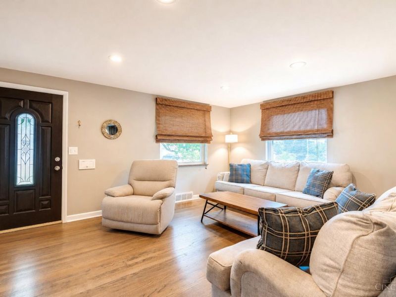 271 Ihle Drive, Delhi Twp, OH 45238 Photo 6