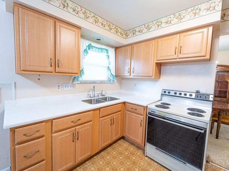 2559 Fulbourne Drive, Mount Healthy, OH 45231 Photo 8