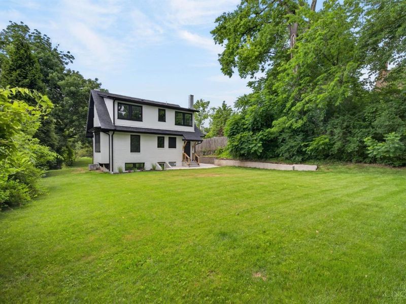 1016 Valley Lane, Cincinnati, OH 45229 Photo 2